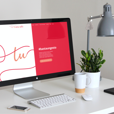 Thunderbolt Display Presentation Mockup